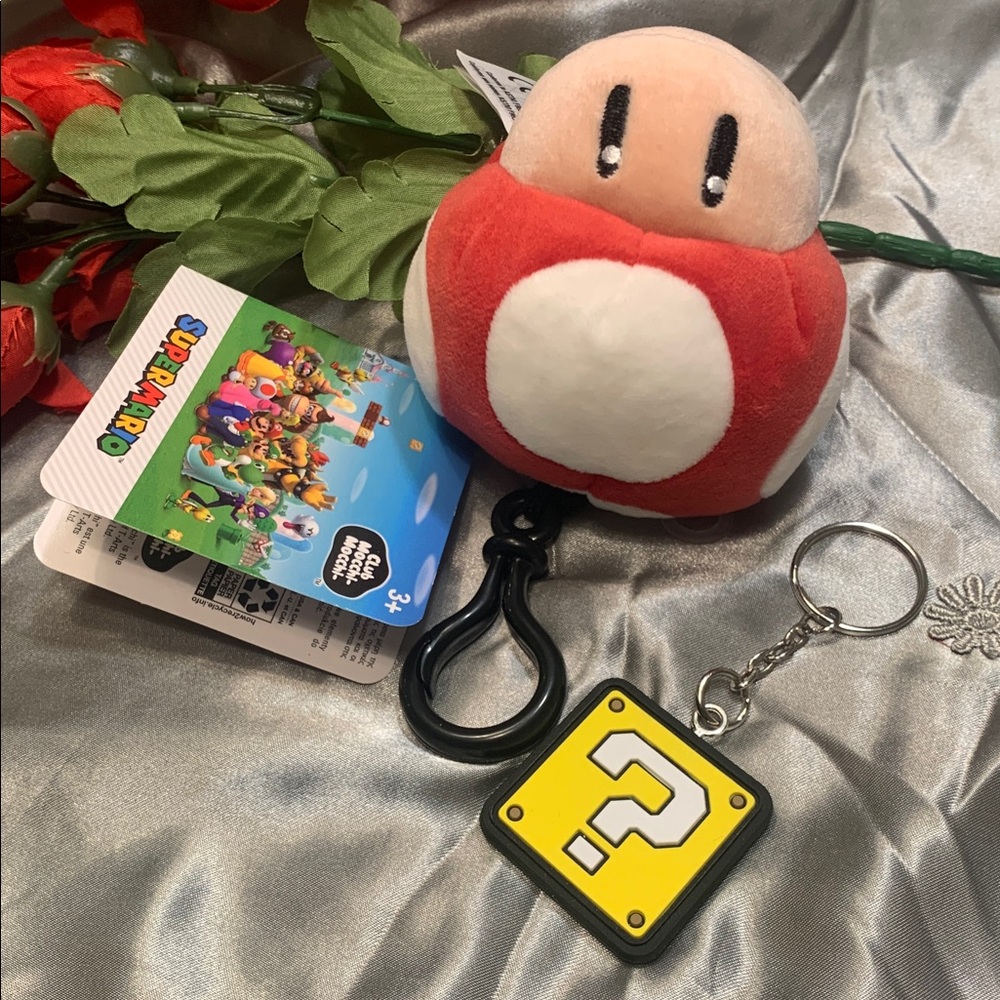 🌹Nintendo Super Mario Bros . • Mystery ? Block & NWT Club Mocchi Fun Key Rings